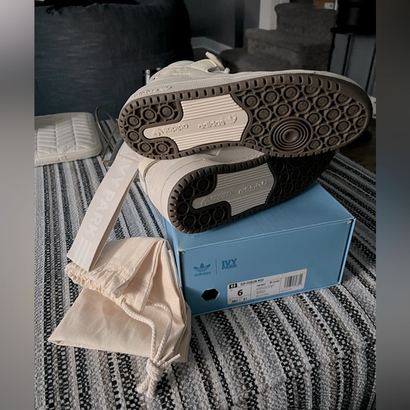 NWB/NWT: Adidas X Ivy Park Forum Mid Sneakers - Picture 8 of 12